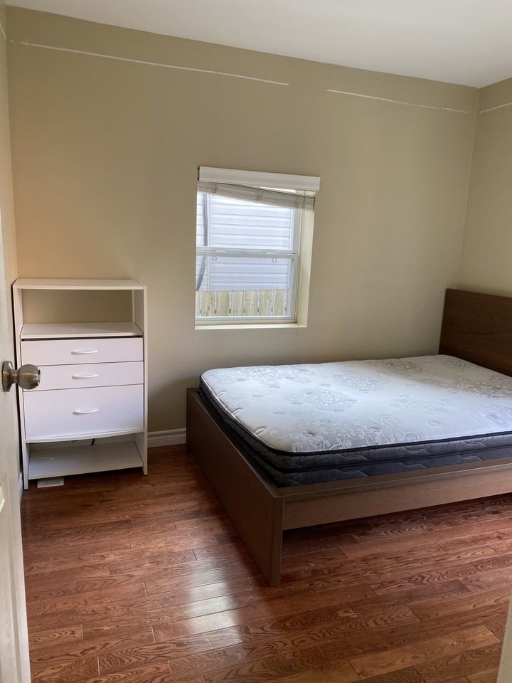 Beverley St & College St - Photo 3 of 8