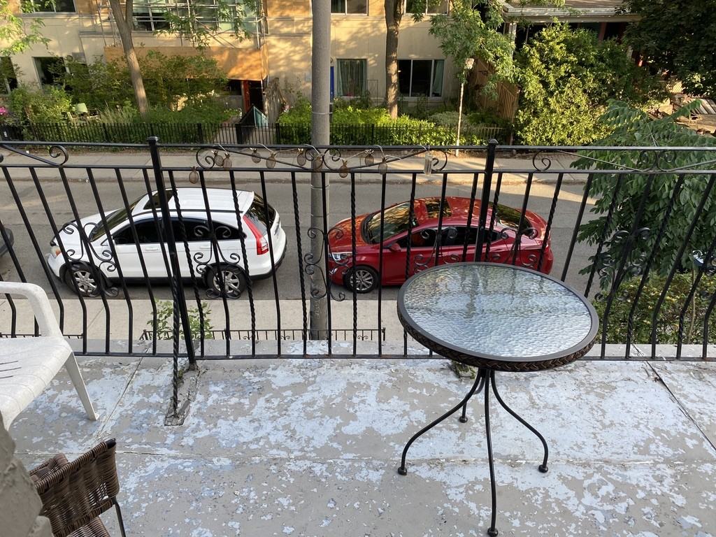 Spadina Ave. & Nassau St - Photo 3 of 9