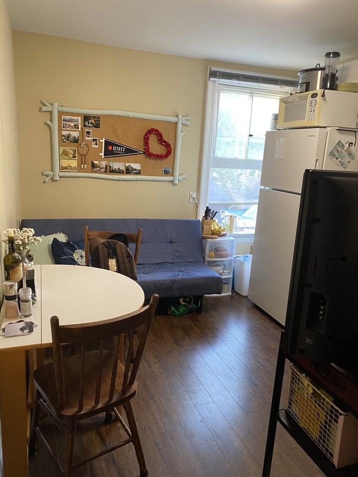 Spadina Ave. & Nassau St - Photo 2 of 9