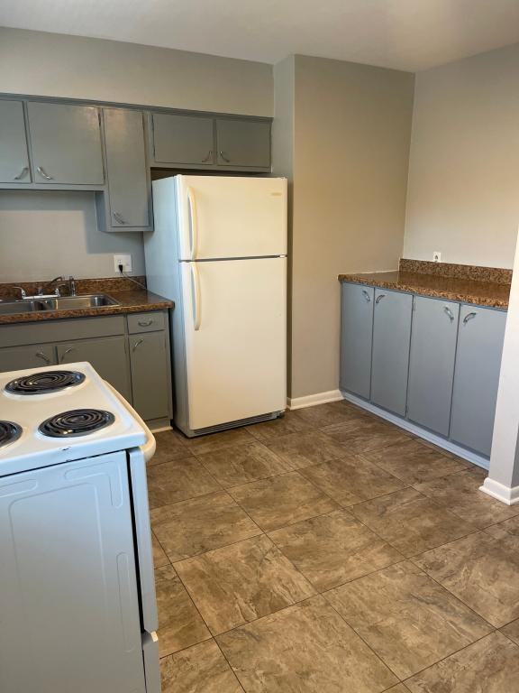 1409 Mcdonald Ave - Photo 3 of 17