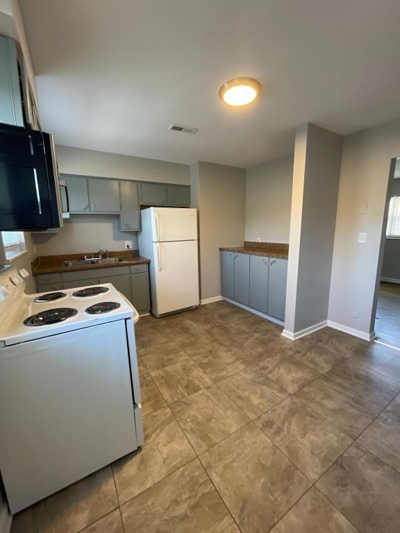 1409 Mcdonald Ave - Photo 4 of 17