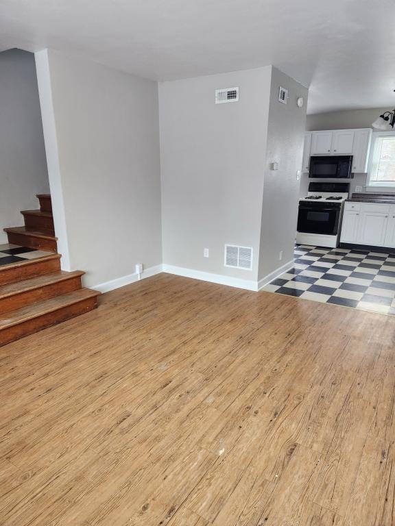 409 Graham St - Photo 5 of 22