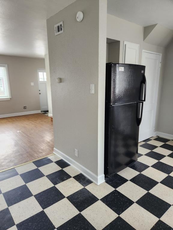 409 Graham St - Photo 7 of 22