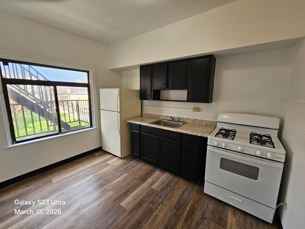 544 Bessemer Ave - Photo 3 of 7