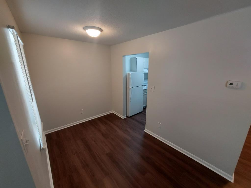 427 S Main St - Photo 4 of 9