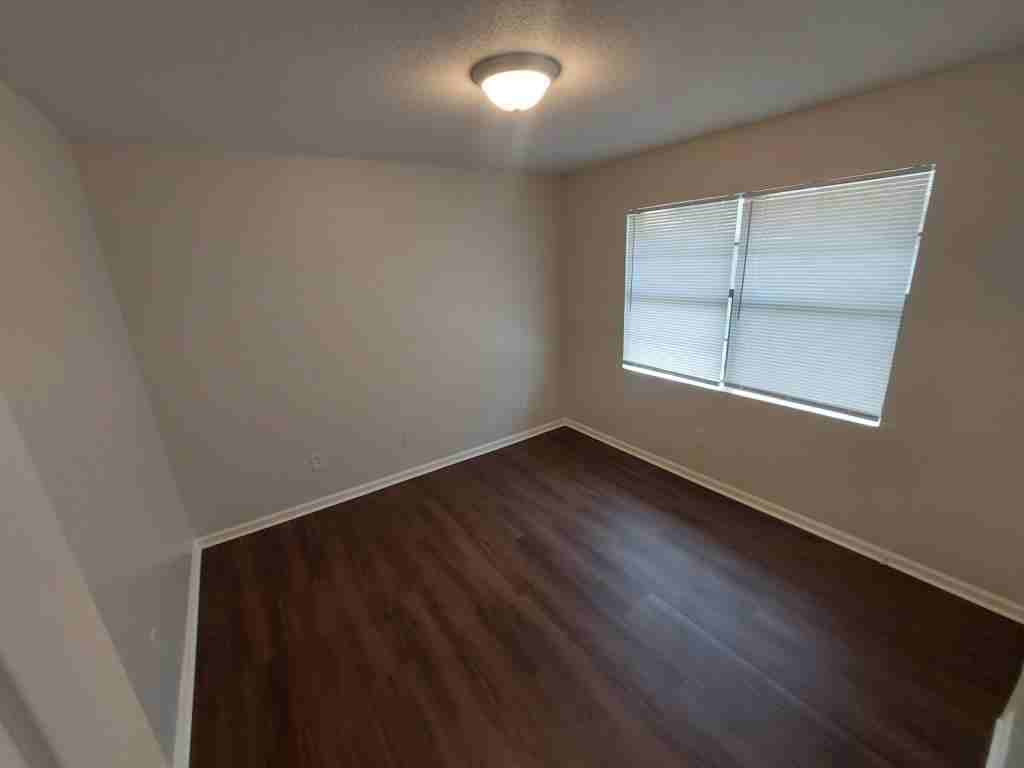 427 S Main St - Photo 6 of 9