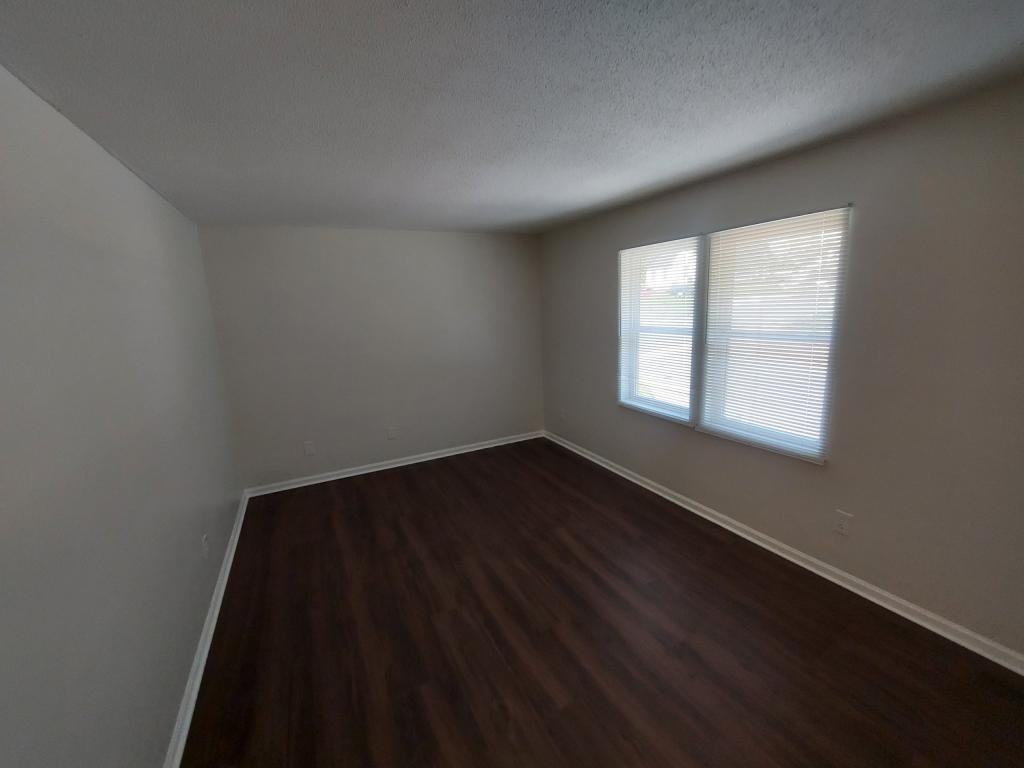 427 S Main St - Photo 7 of 9