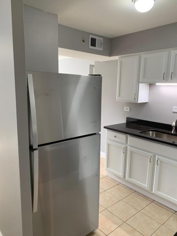 10425 Natoma Ave - Photo 3 of 15