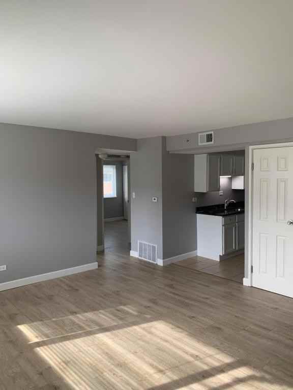 10425 Natoma Ave - Photo 4 of 15