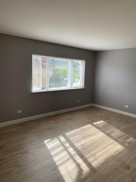 10425 Natoma Ave - Photo 5 of 15