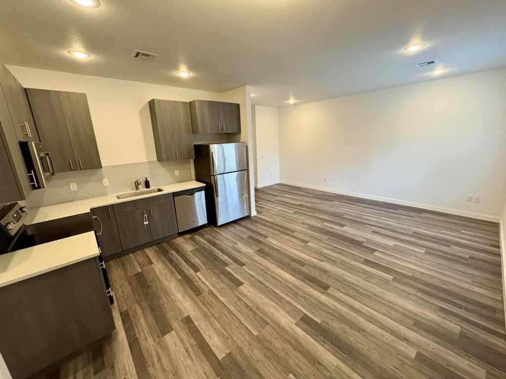 628 N College St - Photo 3 of 15