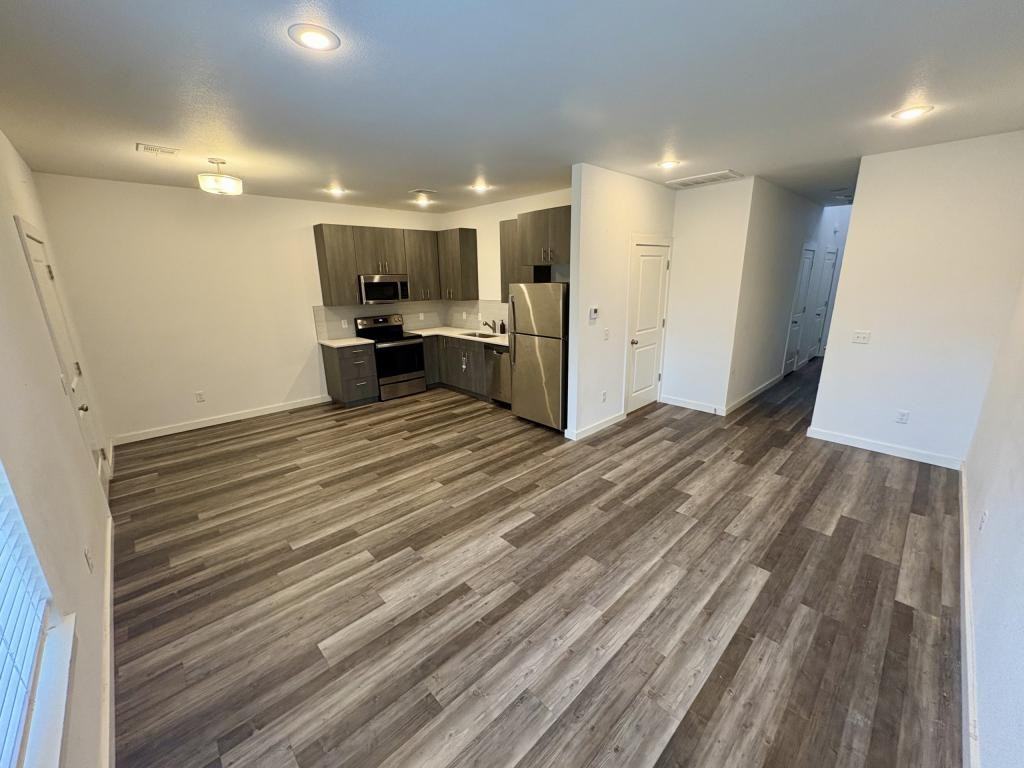 628 N College St - Photo 4 of 15