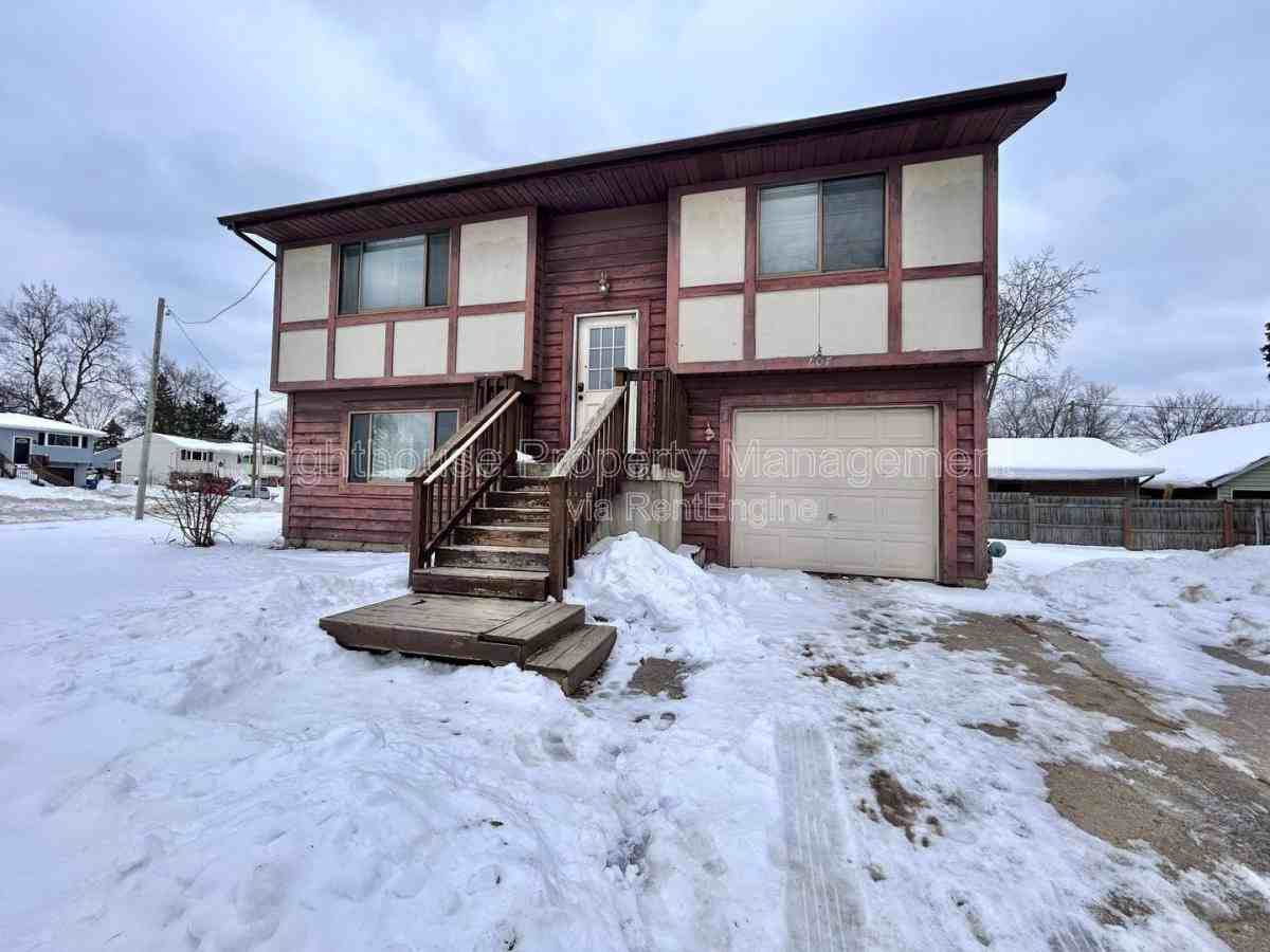 607 Clayton Ave Nw - Photo 2 of 10