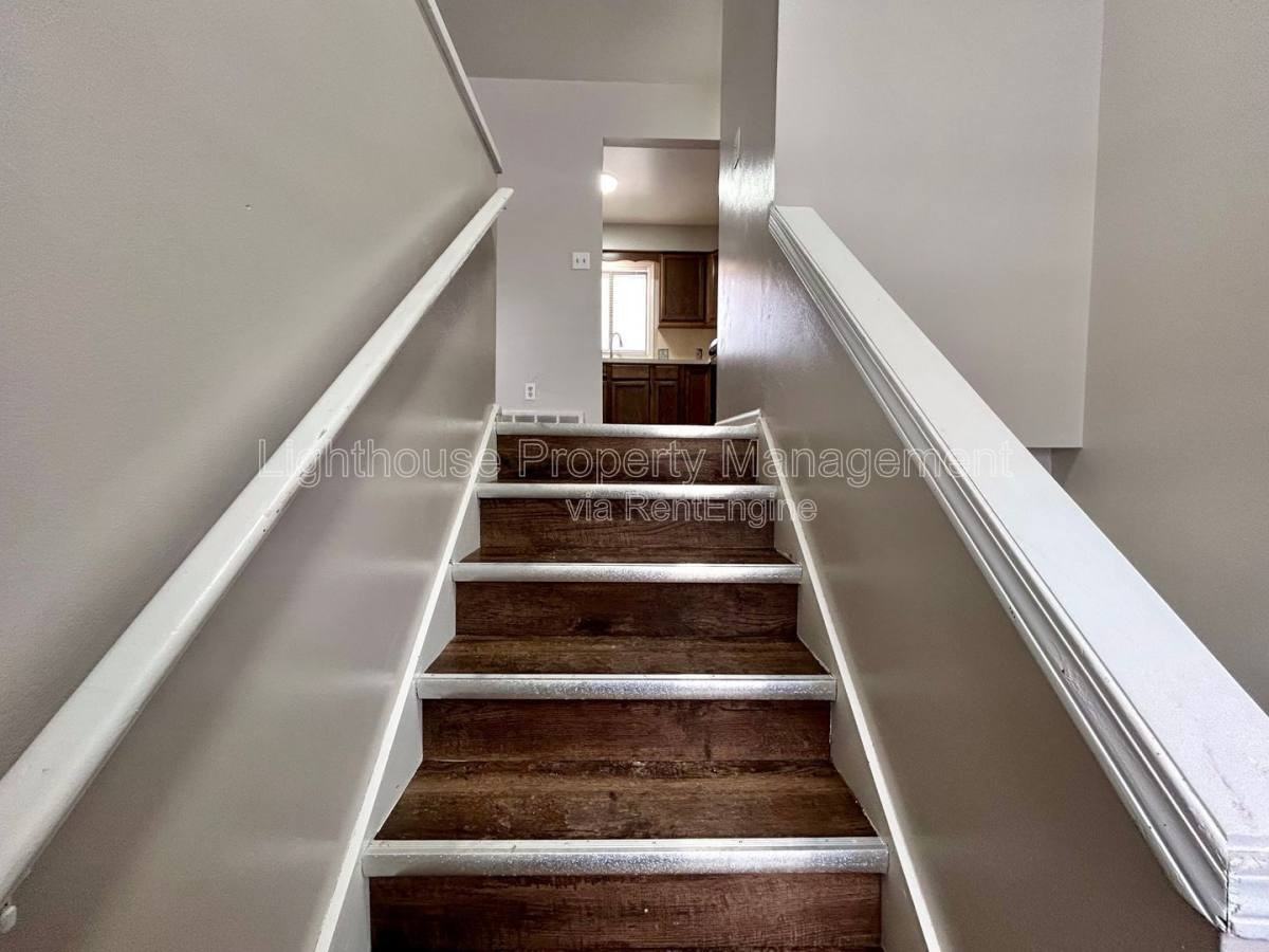 607 Clayton Ave Nw - Photo 4 of 10