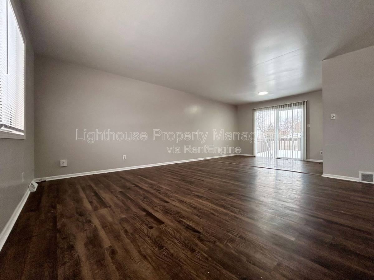 607 Clayton Ave Nw - Photo 7 of 10