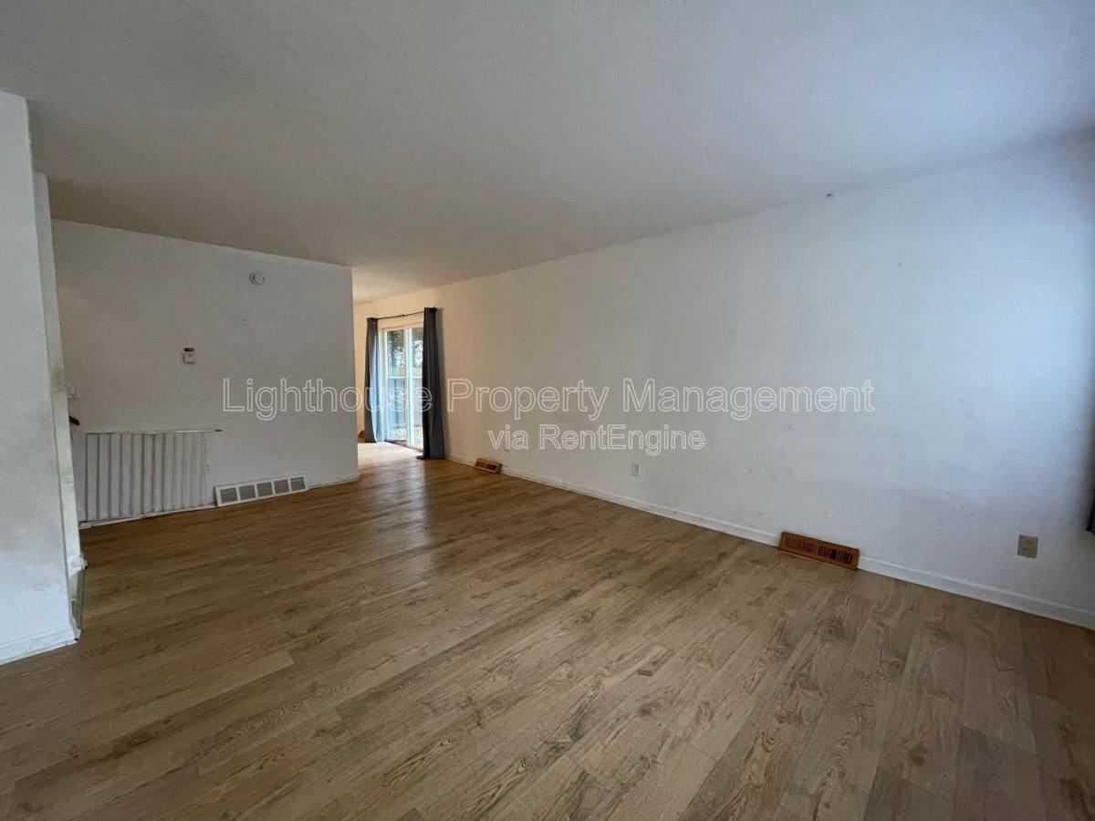 4211 Beechmount Ave - Photo 2 of 10