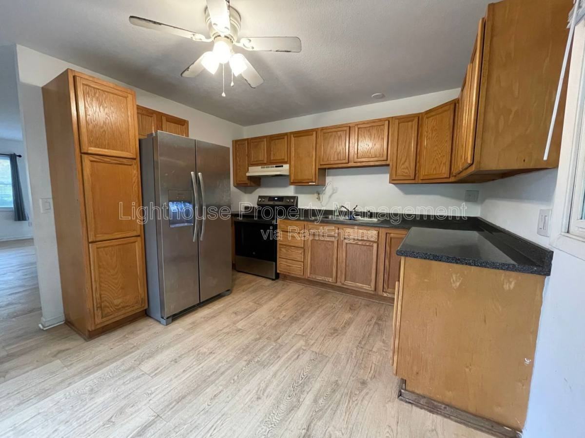 4211 Beechmount Ave - Photo 4 of 10