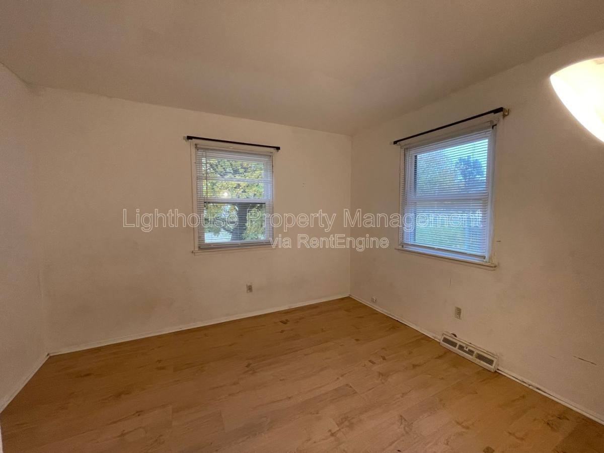 4211 Beechmount Ave - Photo 7 of 10