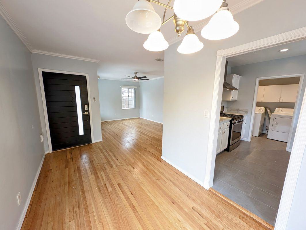 2746 Thurman Ave - Photo 4 of 25