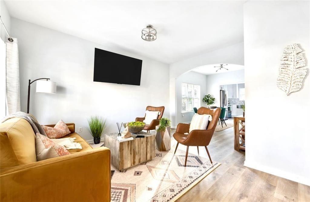 56 Holly Rd Nw - Photo 2 of 35