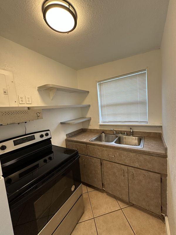 4719 S 88th St - Photo 7 of 8