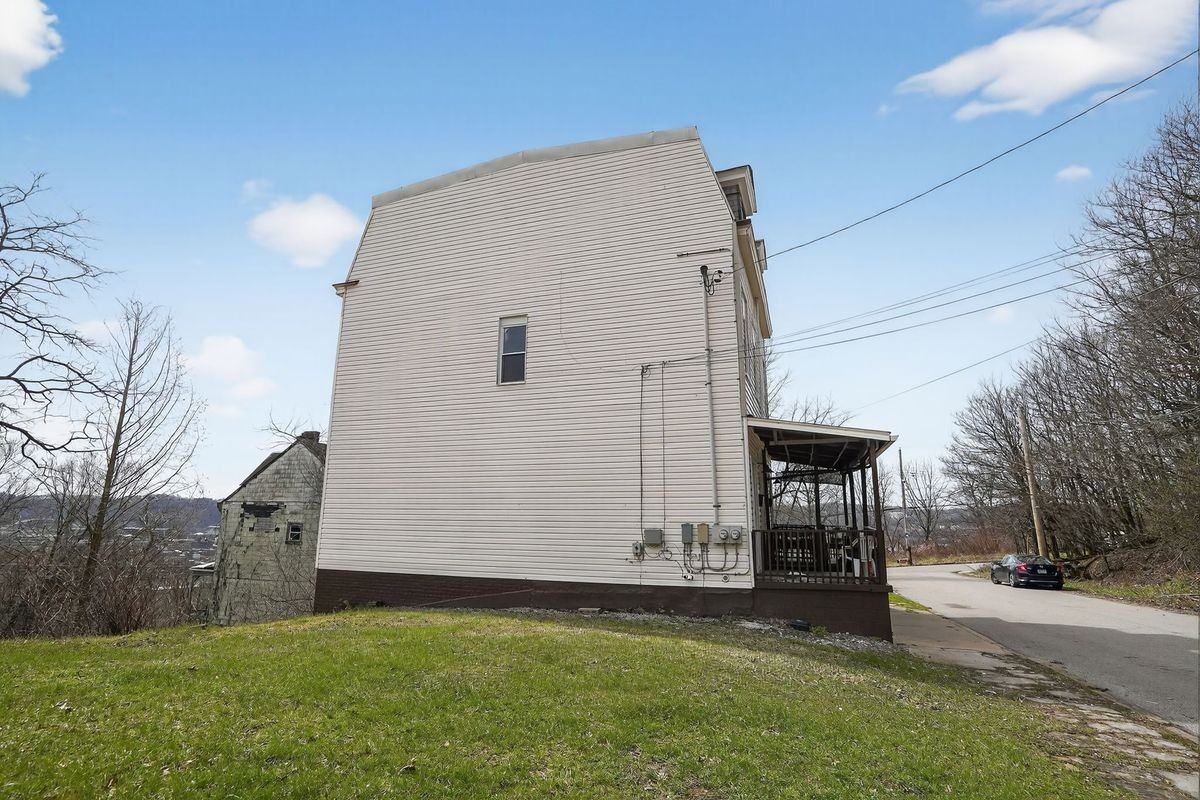 553 Norman St - Photo 3 of 20