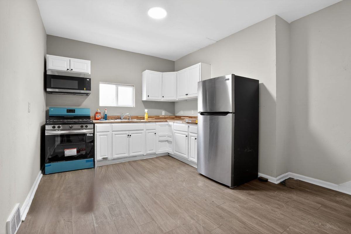 553 Norman St - Photo 4 of 20