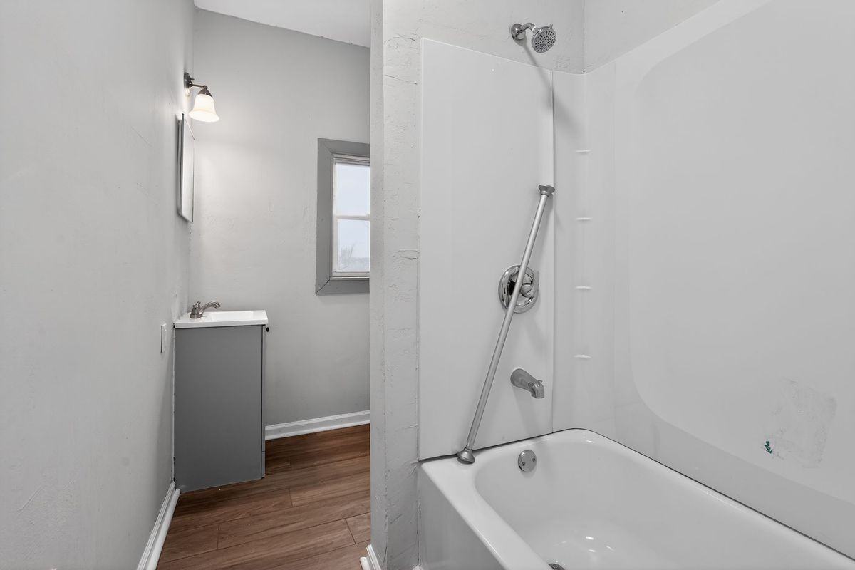 553 Norman St - Photo 6 of 20