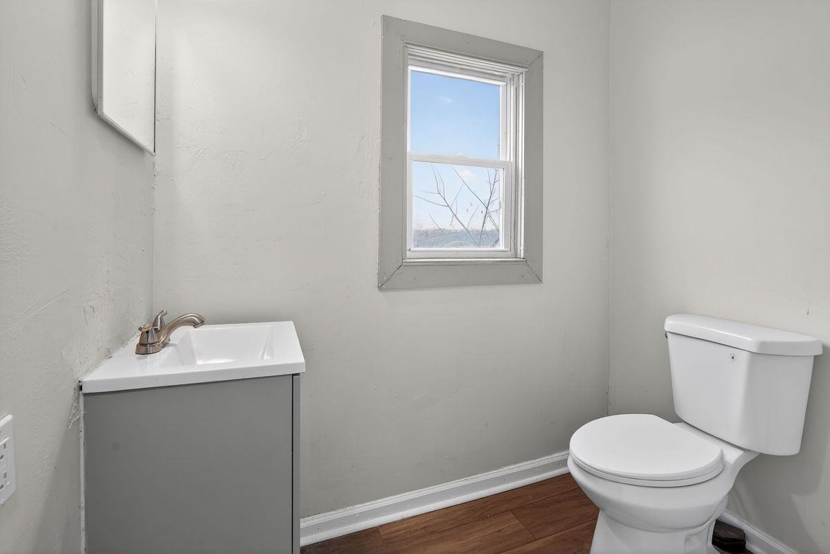 553 Norman St - Photo 7 of 20