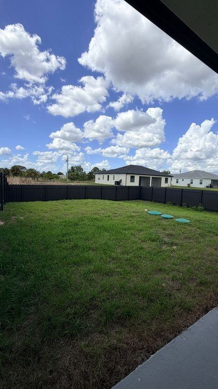 1116 Capetown Ave - Photo 2 of 11