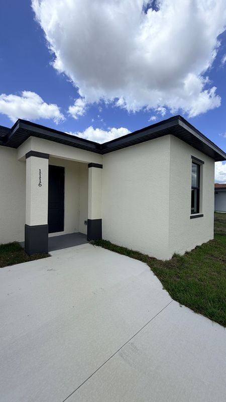 1116 Capetown Ave - Photo 3 of 11