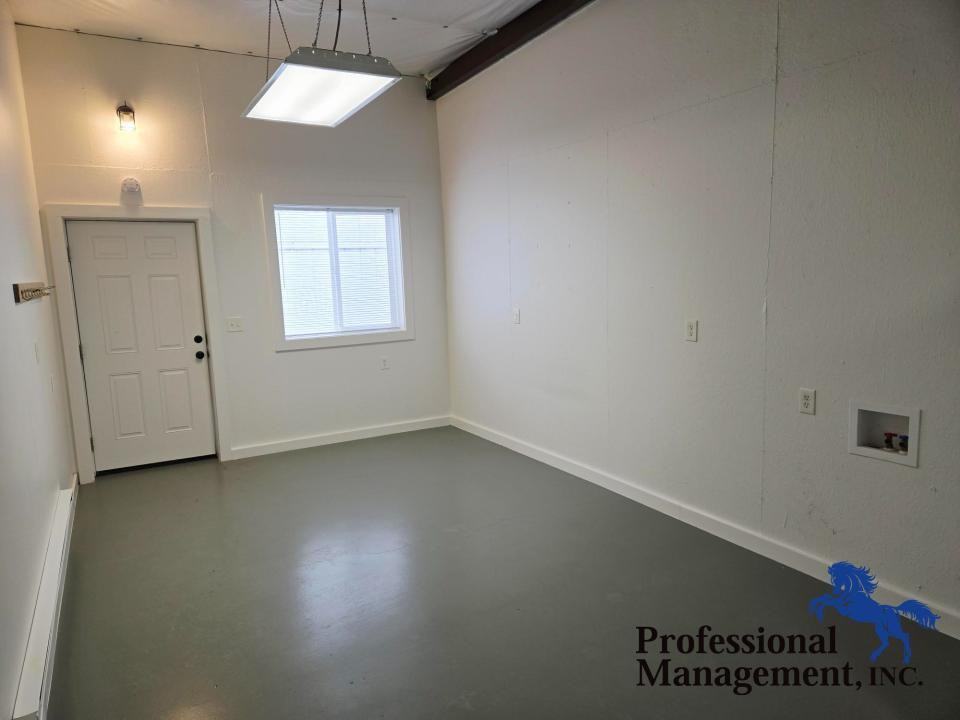 111 1/2 N 19th St #B - Photo 3 of 5