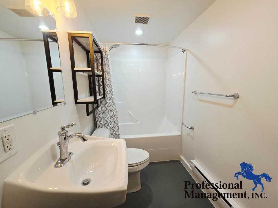 111 1/2 N 19th St #B - Photo 4 of 5