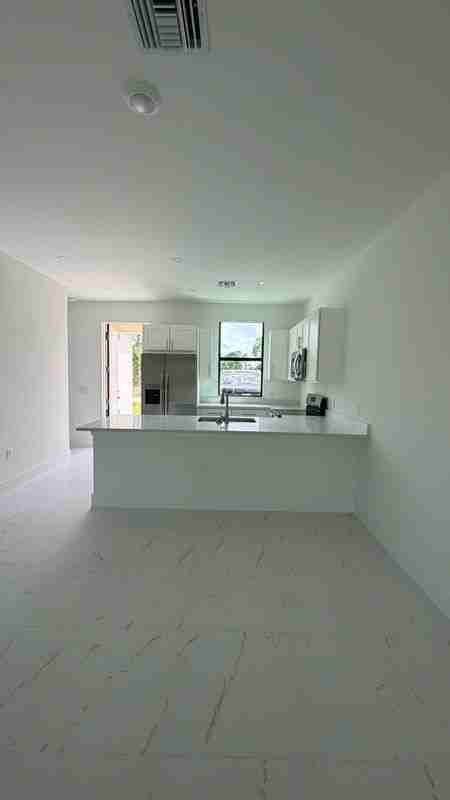 1105 Dean St - Photo 3 of 11