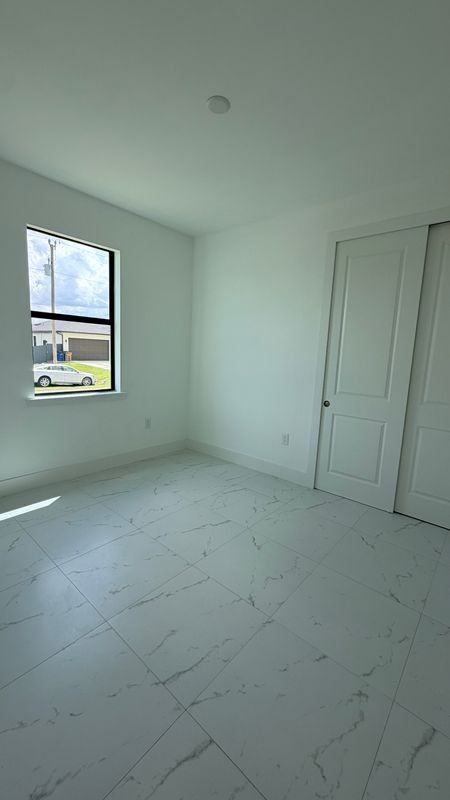 498 Loretta Ave S - Photo 7 of 11