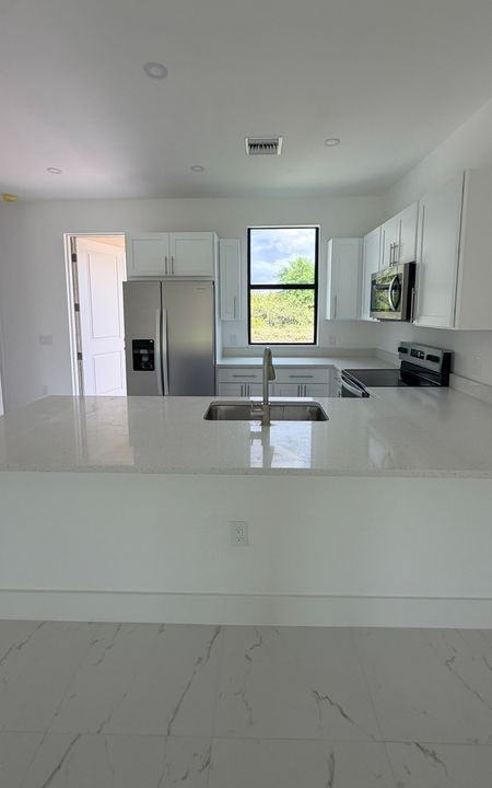 496 Loretta Ave S - Photo 4 of 12