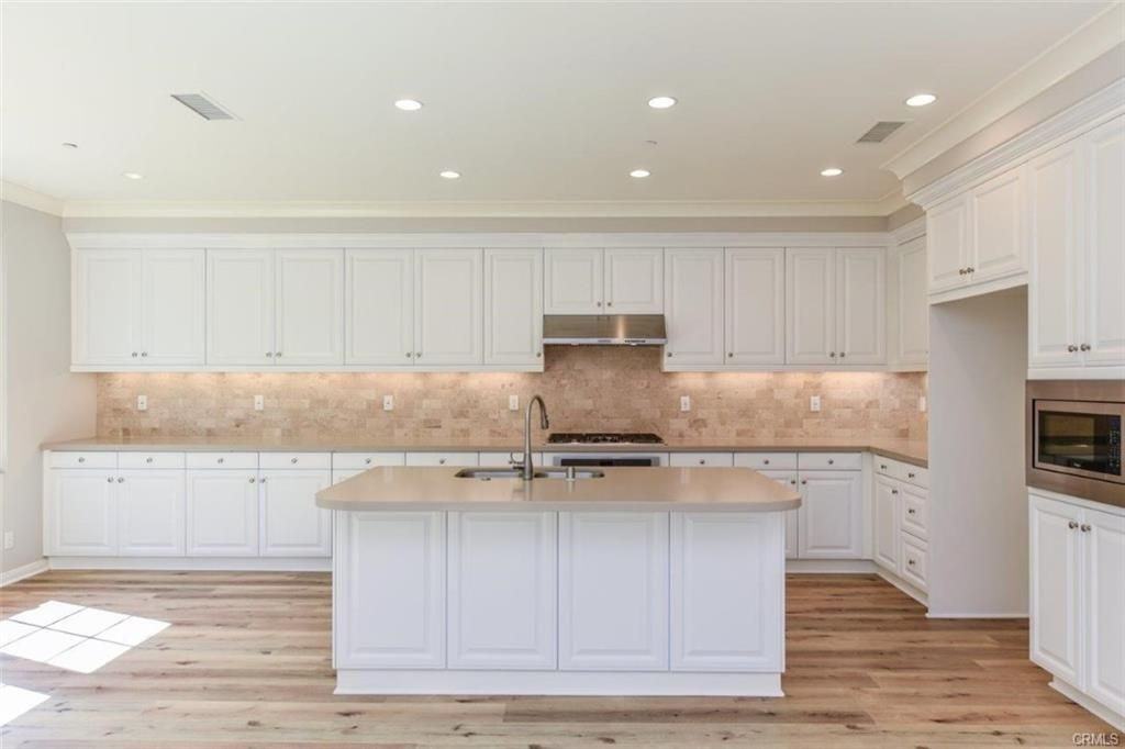 99 Bianco - Photo 6 of 29