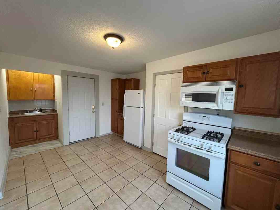 23 Elm St - Photo 7 of 12