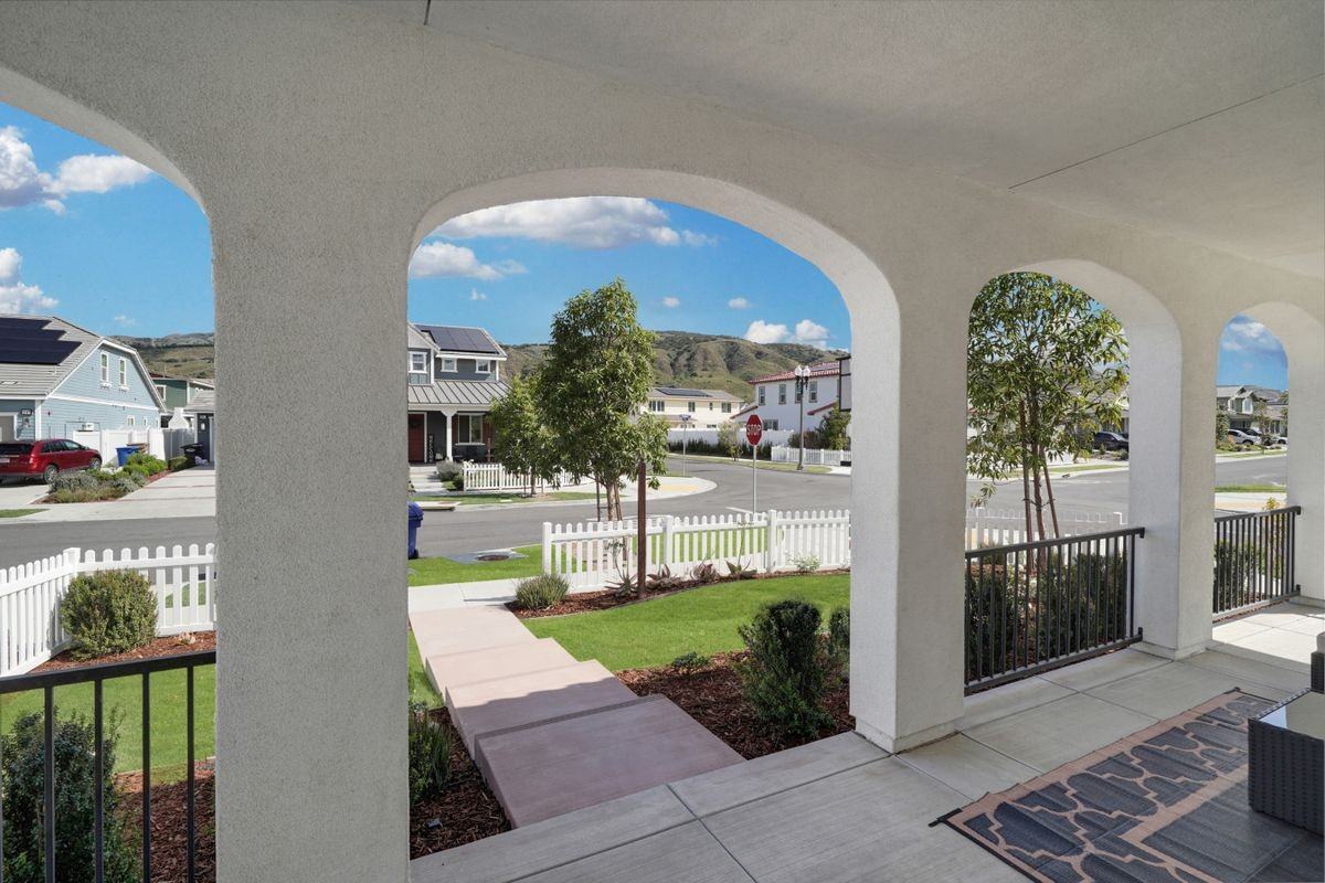 296 Wisteria St - Photo 5 of 40