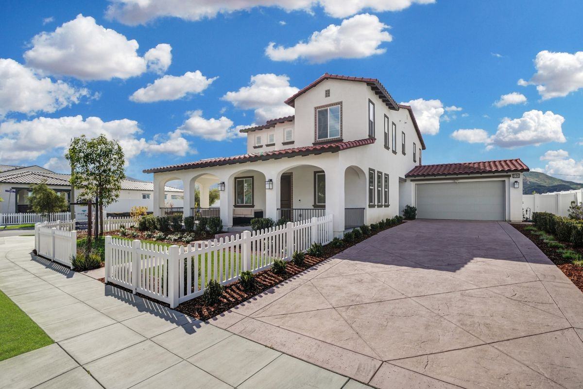 296 Wisteria St - Photo 6 of 40