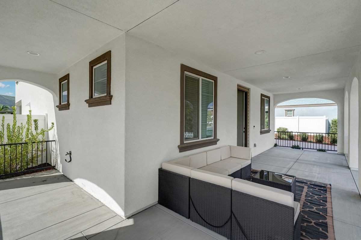 296 Wisteria St - Photo 7 of 40