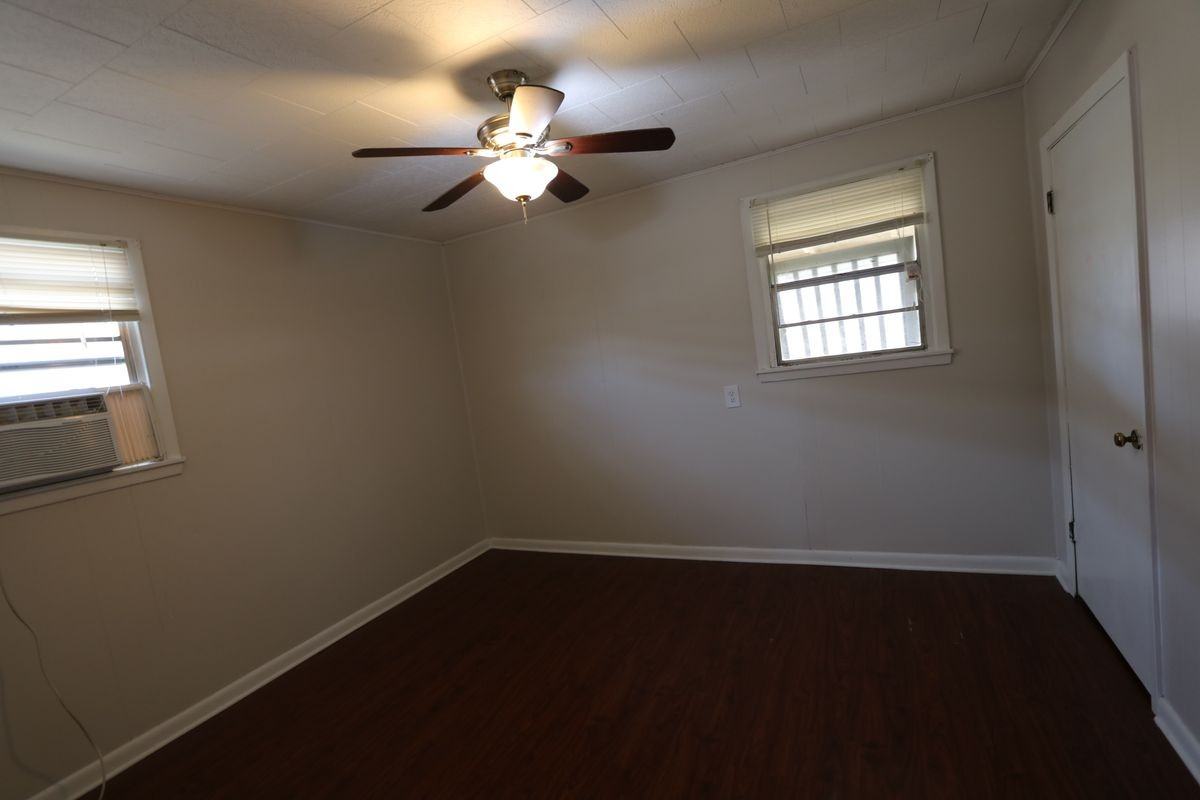 10521 Alan St - Photo 4 of 7