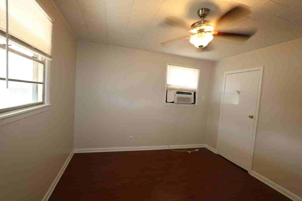 10521 Alan St - Photo 5 of 7