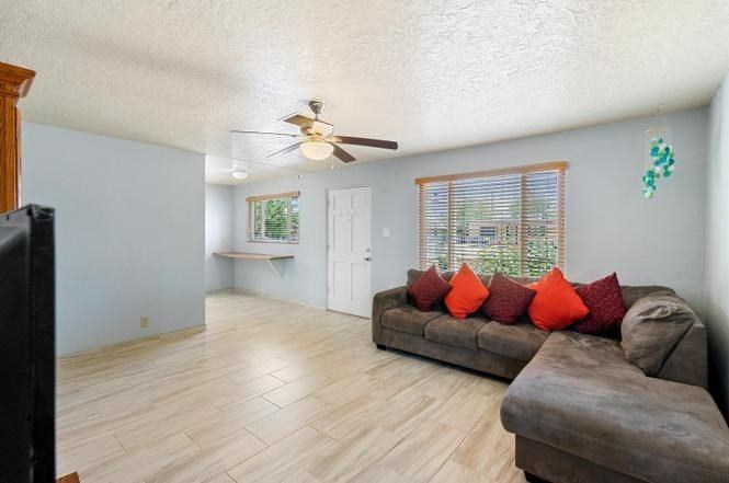 1512 Spence Ave Se - Photo 2 of 14