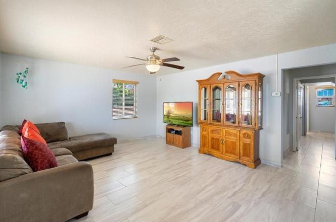 1512 Spence Ave Se - Photo 3 of 14