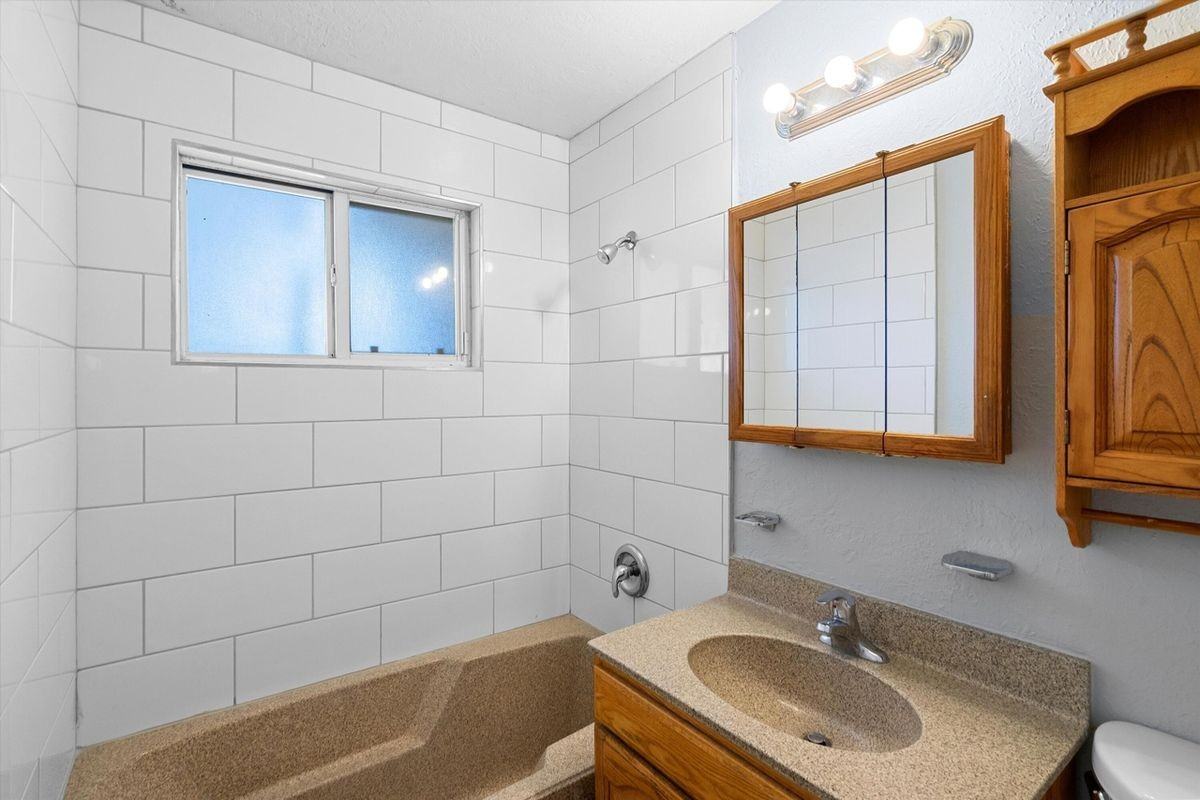 1512 Spence Ave Se - Photo 5 of 14