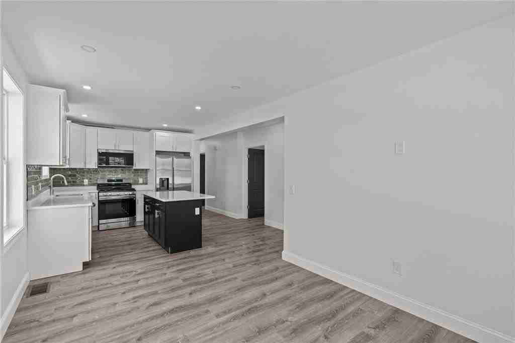 29 Stansbury St ##2 - Photo 4 of 11