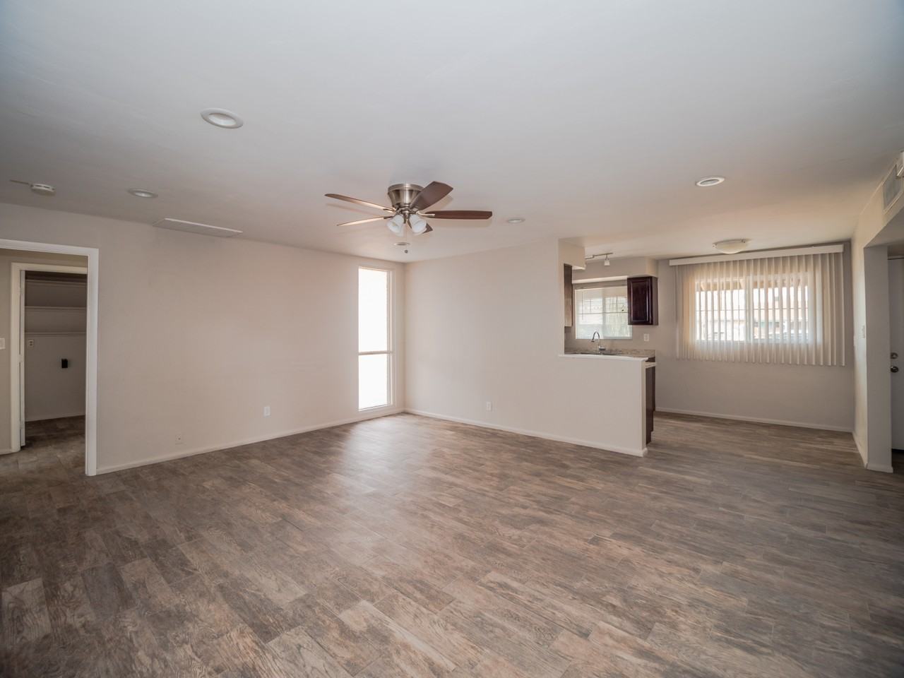 7014 E Holly St - Photo 4 of 16