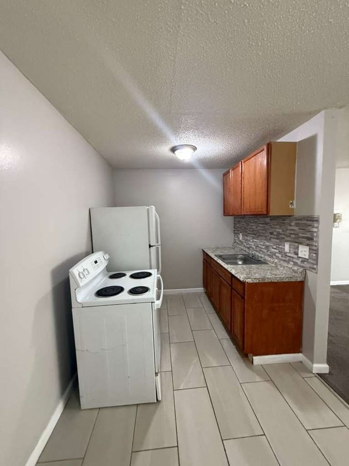 16700 Lahser Rd #8 - Photo 5 of 11