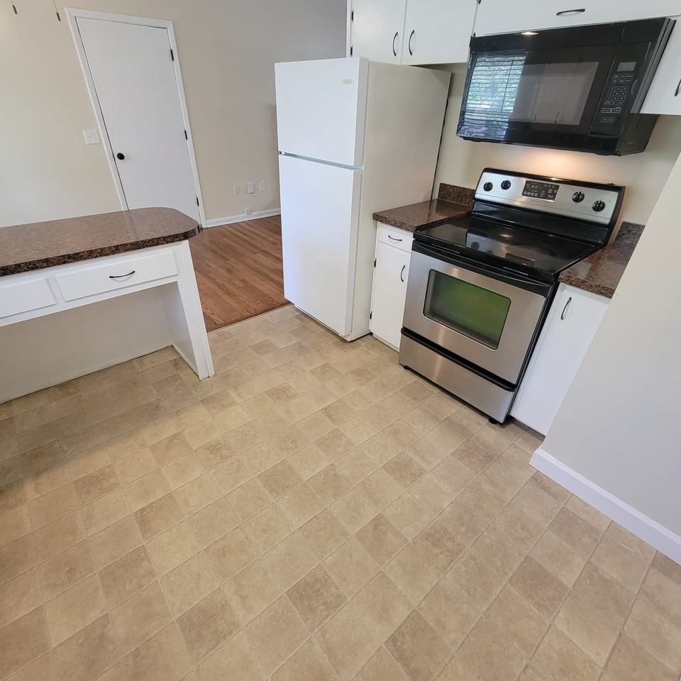 2145 Mitchell St - Photo 3 of 17